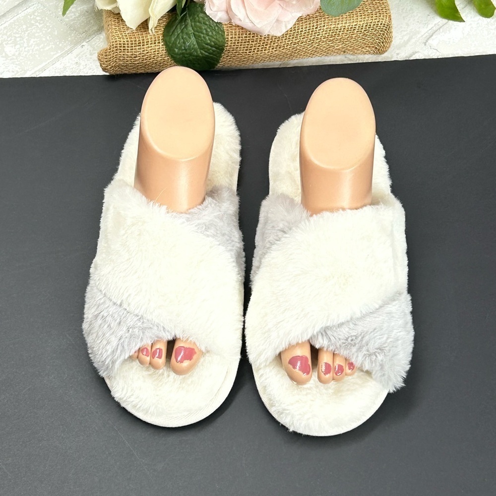 Cozy Women's Fuzzy Slippers